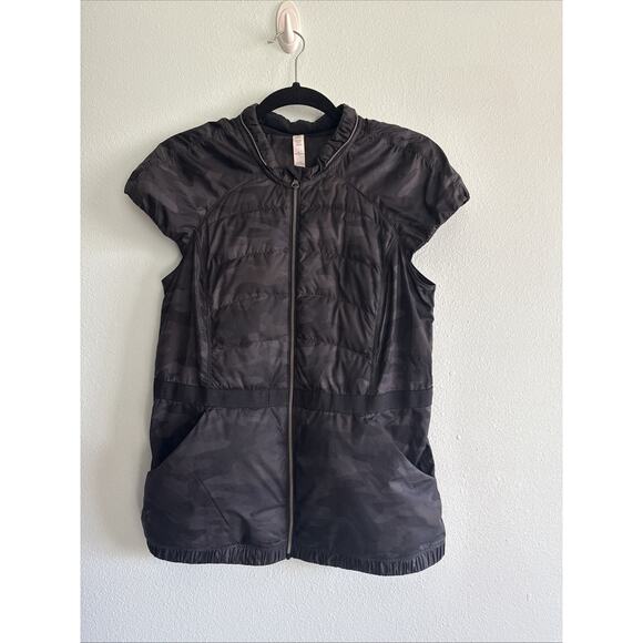 Lululemon Spring Fling Puffy Vest Lotus Camo Black Jacket Womens 8 Activewear - Picture 1 of 5